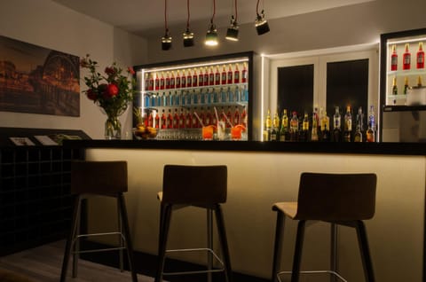 Lounge or bar, Alcoholic drinks, Non alcoholic drinks