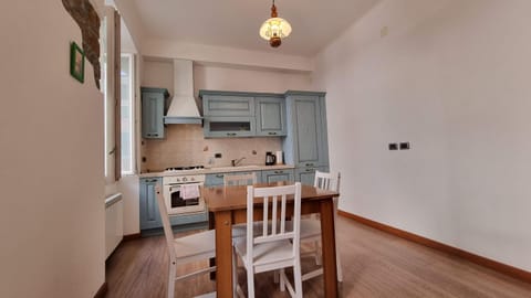 Dining area, kitchen
