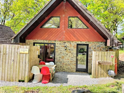 Primrose 18 Hot Tub-Tenby Chalet in Wales