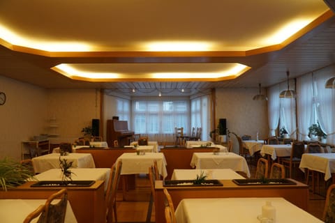 Restaurant/places to eat, Banquet/Function facilities