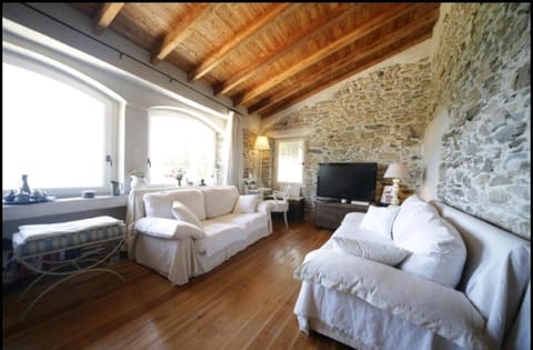 TV and multimedia, Photo of the whole room, Seating area