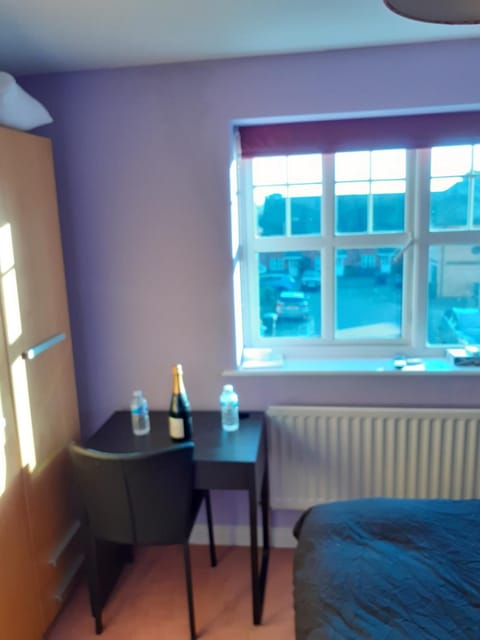 Double Room in Honiton House Vacation rental in London