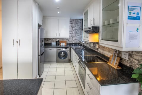 Stay at The Point- Happy Homely Horizons Apartment in Durban