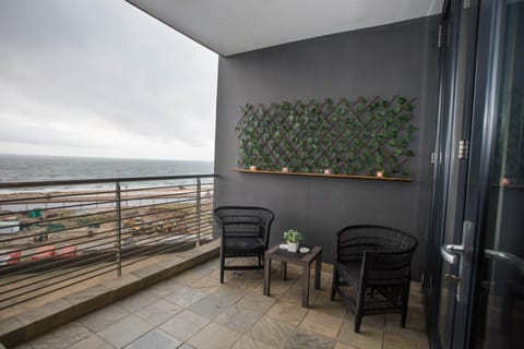 Stay at The Point- Happy Homely Horizons Condo in Durban