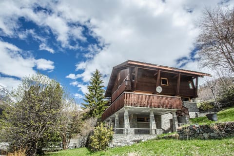 HelloChalet - Chalet Seventy One - Larger Family Ski Chalet in the center Condo in Valtournenche