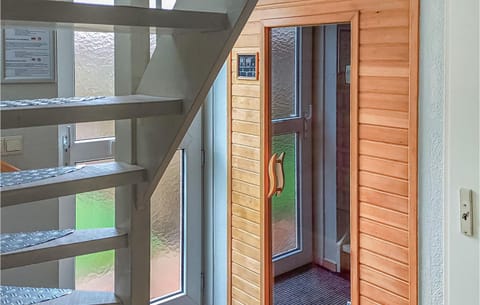 Stunning Home In Vlagtwedde With Sauna, Wifi And Indoor Swimming Pool Casa in Vlagtwedde