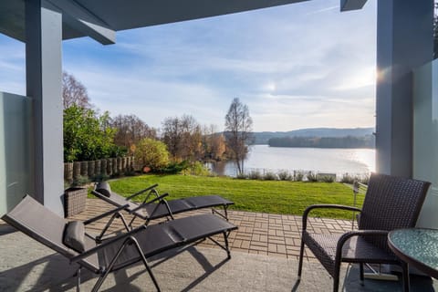 View (from property/room), Balcony/Terrace, Lake view