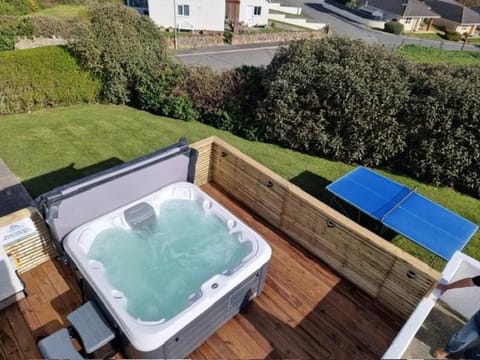 Trearddur Bay - Home with a view and Hot Tub - Sleeps 10 House in Trearddur Bay