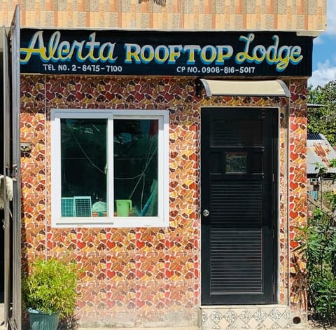 ALERTA ROOFTOP LODGE Bed and Breakfast in Bicol