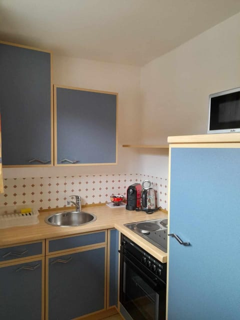 Kitchen or kitchenette, oven, stove