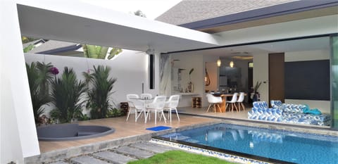 Day, Balcony/Terrace, Pool view