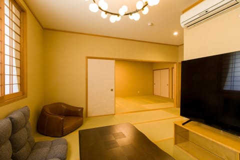 Communal lounge/ TV room, Living room, Seating area, air conditioner