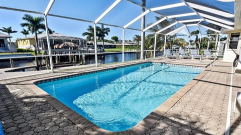 Boaters Dream - Relaxing In The Yacht Club Area Villa in Cape Coral