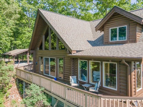 Private Mountaintop Cabin House in Gloucester