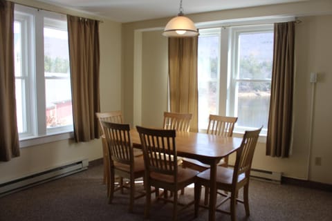 Town Square Condominiums Appartement-Hotel in Waterville Valley