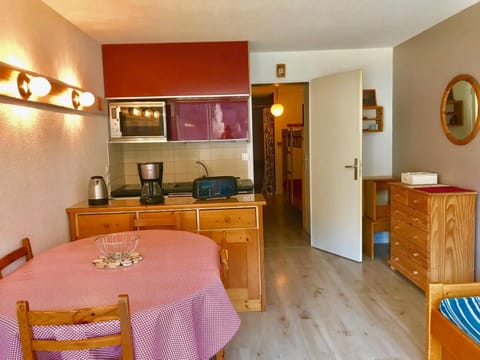 Studio cabine avec balcon, proche centre de Villard-de-Lans - FR-1-515-98 Cabin in Provence-Alpes-Côte d'Azur