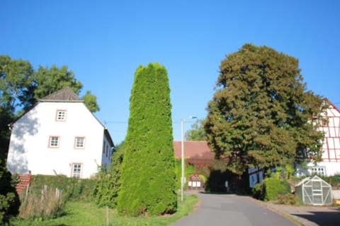 Property building, Neighbourhood