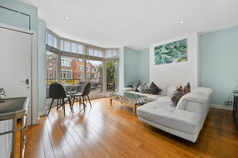 Hampstead Opulence Apartment - Luxurious Split Level Property Apartment in London Borough of Camden