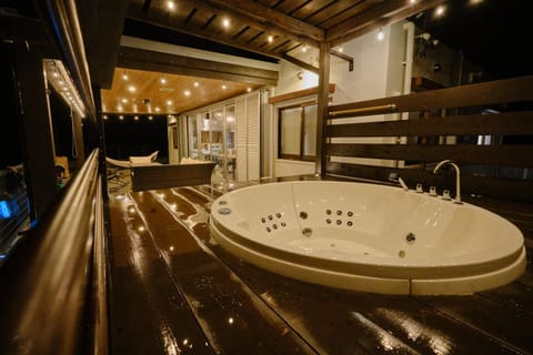 Hot Tub, Hot Tub, Balcony/Terrace, Balcony/Terrace