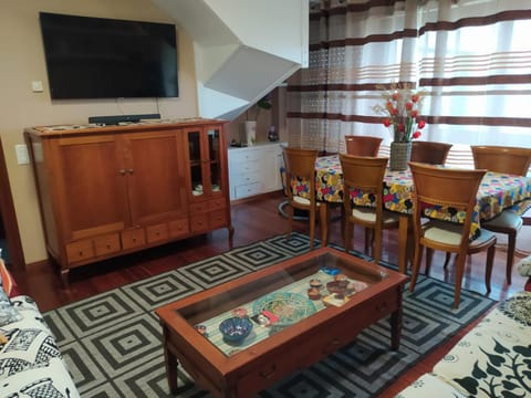 Duplex amplio,parking WiFi, 2 terrazas, bien conectado con playas, zona segura Apartamento in Vigo