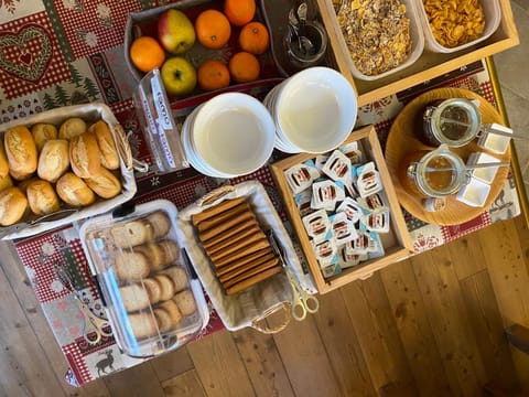 Food and drinks, Breakfast, Buffet breakfast