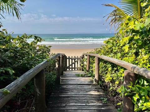 Para Momentos Beira Mar com Acesso Direto a Praia Apartment in Bombinhas