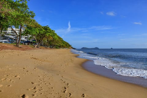 Beach bliss, Netflix,Wifi Vacation rental in Cairns