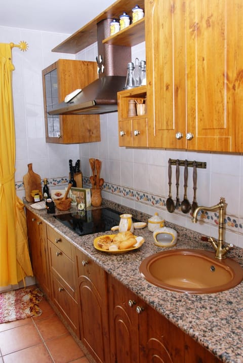 Kitchen or kitchenette, Communal kitchen