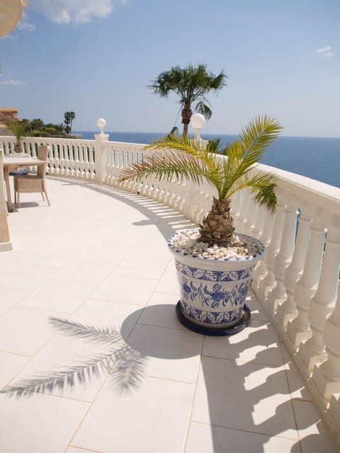 View (from property/room), Balcony/Terrace, Sea view