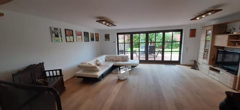 Garden, Balcony/Terrace, Living room, Photo of the whole room, Decorative detail, Seating area, Garden view