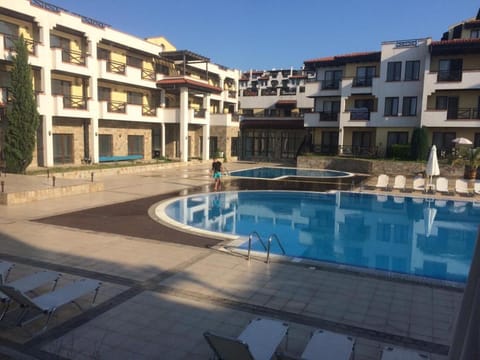 Property building, Natural landscape, Swimming pool, Swimming pool