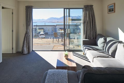 Living room, Lake view, Mountain view