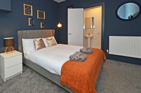 Townhouse PLUS @ London Road Stoke Bed and Breakfast in Stoke-on-Trent
