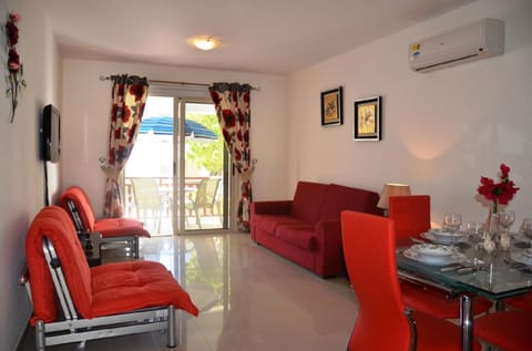 Ground floor one bedroom apartment B2, 3 pools, FREE WIFI Apartment in Peyia