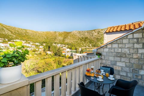 Balcony/Terrace, Food and drinks, Mountain view