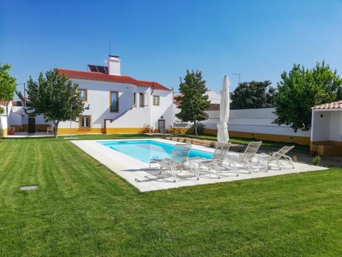 Spring, Day, Garden, Garden view, Swimming pool, sunbed