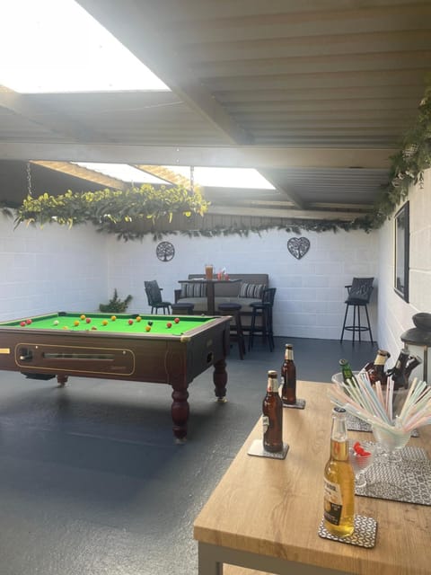 Billiard, Darts, Game Room