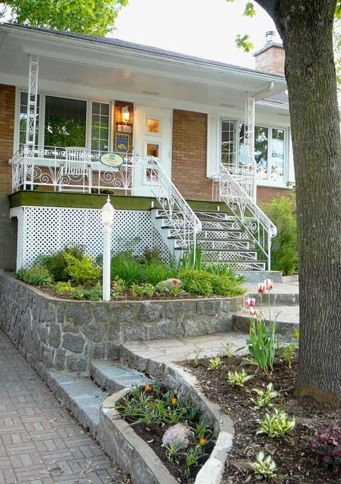 Facade/entrance, Garden