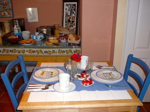 Dining area, Food