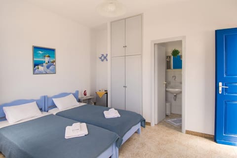 Evgenia Rooms and Apartments Bed and Breakfast in Folegandros Municipality