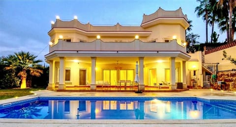 Facade/entrance, Night