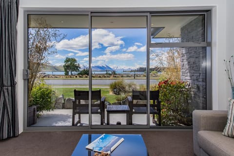 Balcony/Terrace, Living room, Lake view, Mountain view