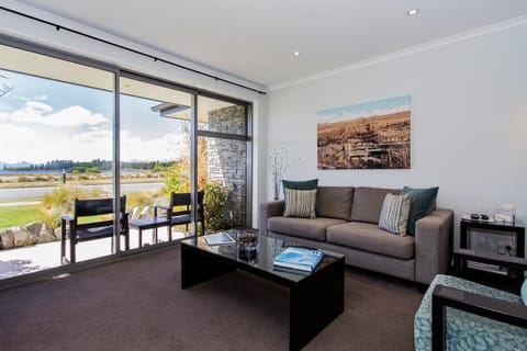 Balcony/Terrace, Living room, Lake view, Mountain view