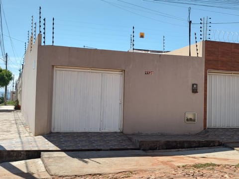 Casa mobiliada de 2 quartos na R São Lázaro, 1128 - Jardim Gonzaga House in Juazeiro do Norte