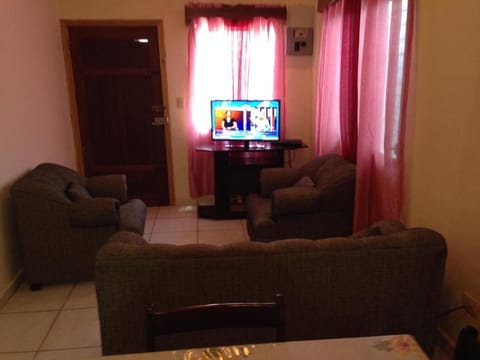 Communal lounge/ TV room, TV and multimedia, Living room, Seating area