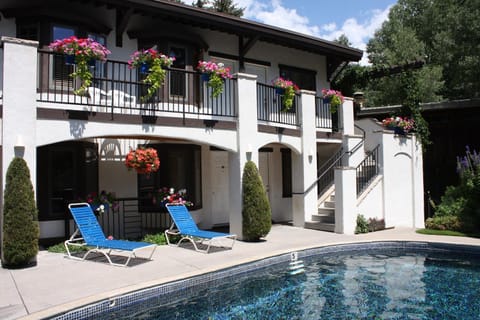 Swimming pool, Swimming pool