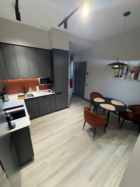 Kitchen or kitchenette, Dining area, stove