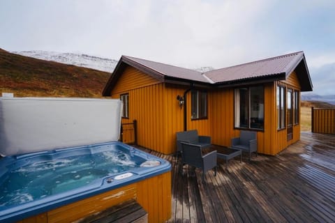 Langahlid Cottages & Hot Tubs Casa in Iceland