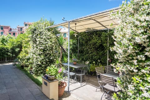 Patio, Facade/entrance, Garden, Garden view