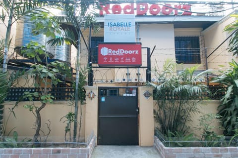 RedDoorz near PNR Espana Station Hotel in Manila City